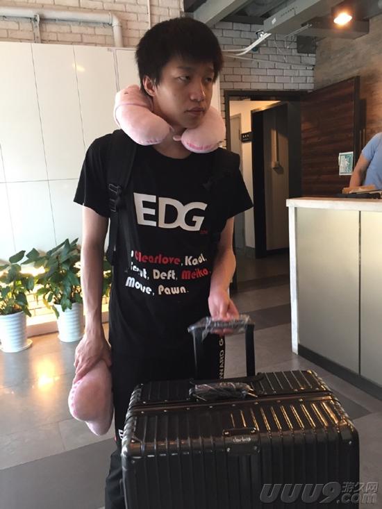 粉色的厂长太抢镜，EDG开启集训之旅