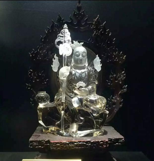 东海水晶哪个品种最好,白水晶和紫水晶哪个贵一些