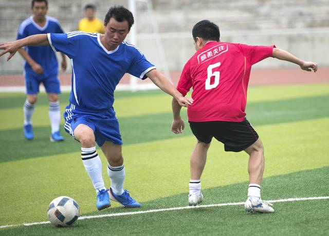 保康县第六届运动会800米,保康体育场足球比赛