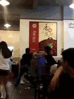 到底还是美女受欢迎！