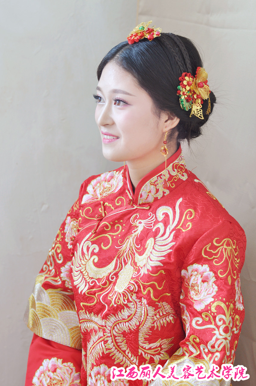 新娘发型怎么搭好看,凌乱发型新娘怎么搭配头饰