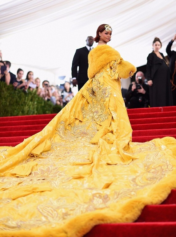 从红毯到春晚，我只看懂了一个词：“猴腮雷”！