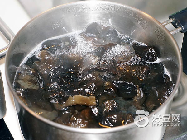 黑白木耳搭配有妙用,黑木耳怎么炒吃补血最好