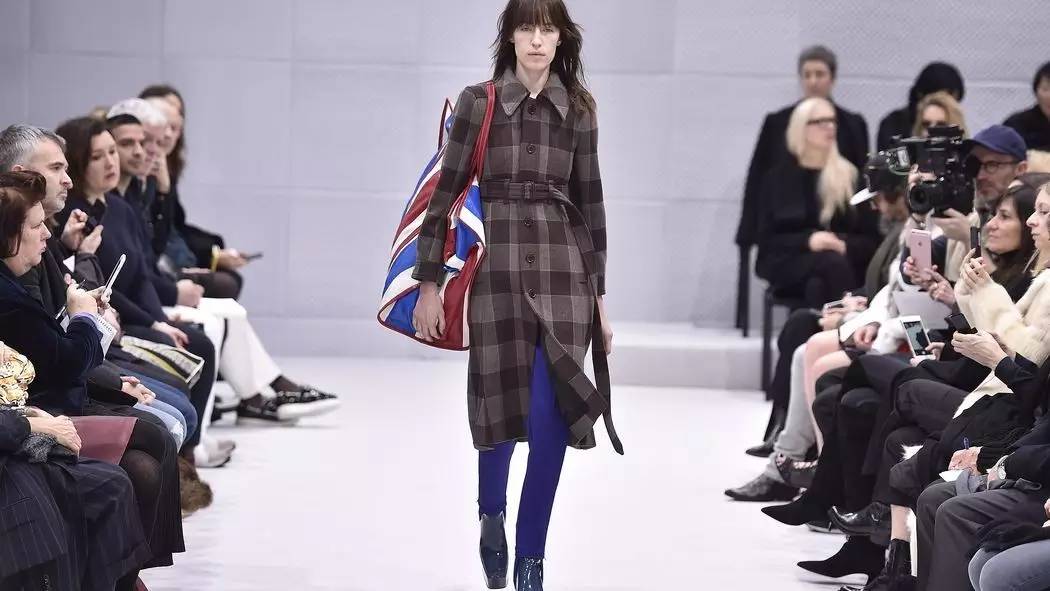 今年秋冬大牌出了哪些新包,各大牌发售新包