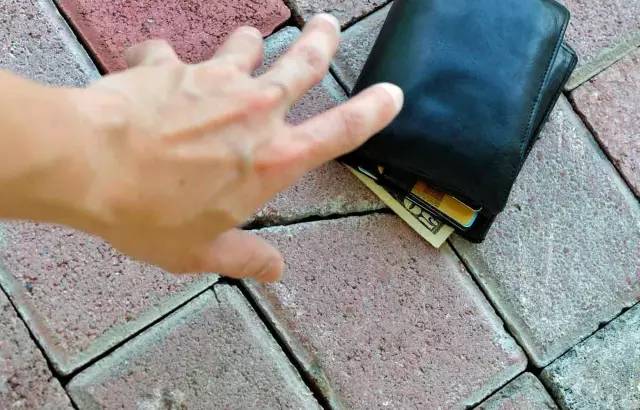 英国留学银行卡被盗刷的原因,美国银行卡丢了被盗刷