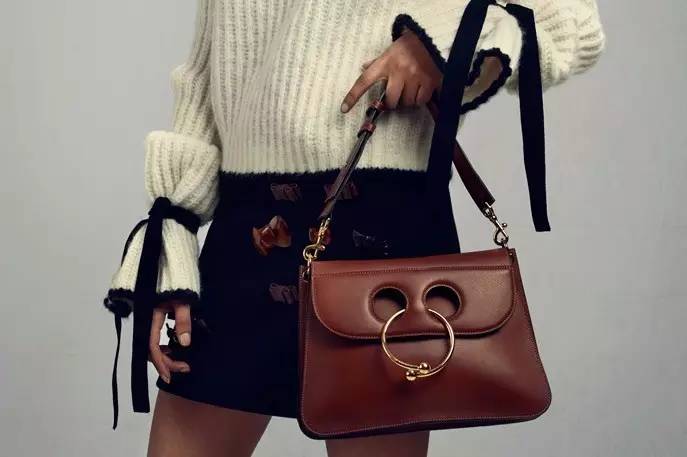 今年秋冬大牌出了哪些新包,各大牌发售新包