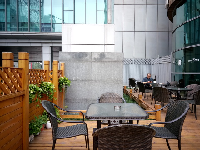 手机好不好用只看配置吗,朵唯a8手机换一个内屏多少钱