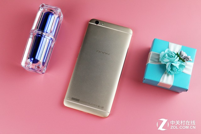 手机好不好用只看配置吗,朵唯a8手机换一个内屏多少钱