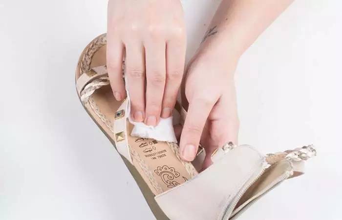 换季穿衣服不好打理怎么办,换季的衣物如何处理