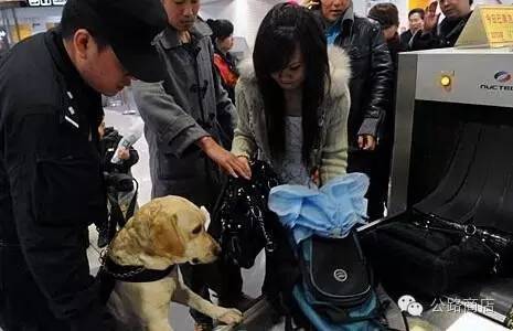 怎样避免安检尴尬事件,机场安检避免尴尬