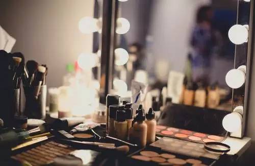 因为粉底液少了几个色号、店员不懂化妆，丝芙兰被喷“种族歧视”...