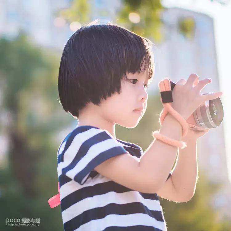 每个妈妈都是孩子的专属摄影师,每个妈妈都是孩子的摄影师