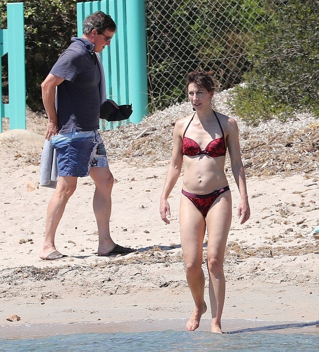 卡梅伦的“退休”生活：逛吃、逛吃、逛吃