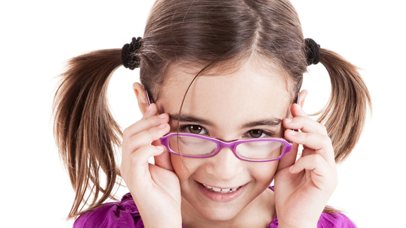 儿童轻微近视还能恢复吗,小孩近视4.8配眼镜矫正可以恢复吗