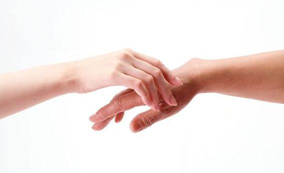 家庭主妇手脱皮什么原因,手秋季脱皮怎么回事