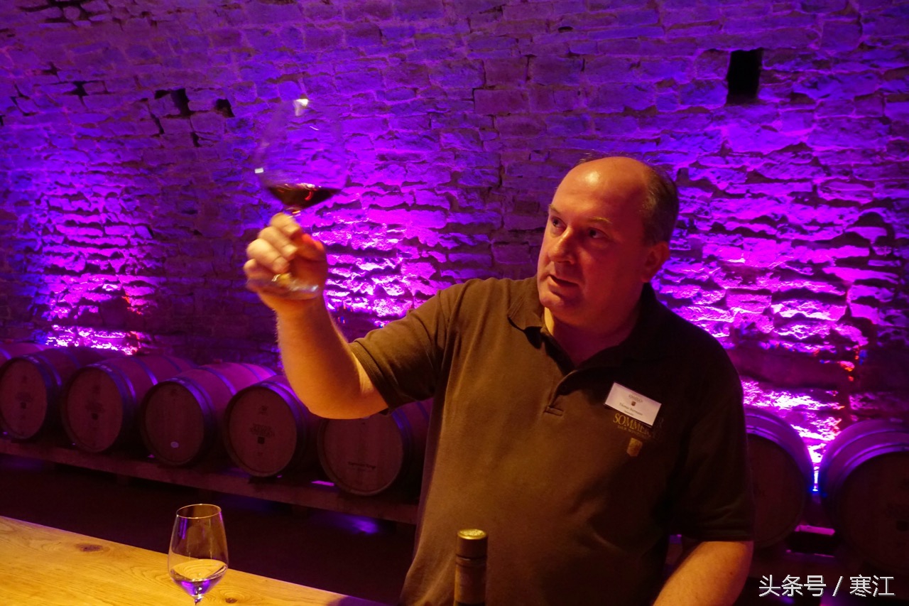 美丽的莱茵河东岸最著名的葡萄酒,法兰肯葡萄酒