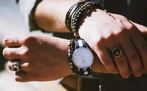 2000元左右性价比高的女式手表 (2000左右的简约女士手表)