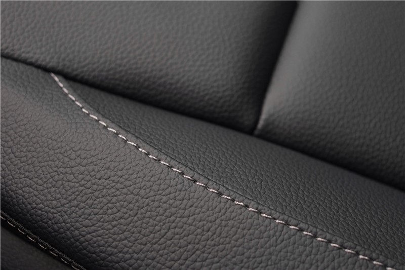 梅赛德斯奔驰威霆mpv,试驾20款奔驰威霆7座商务mpv