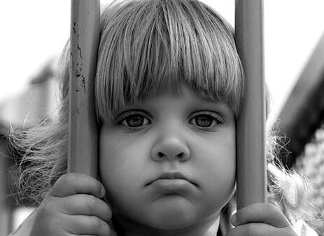 幼儿争抢玩具后果视频,孩子抢玩具发生争执怎么办