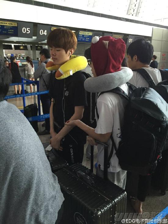 粉色的厂长太抢镜，EDG开启集训之旅