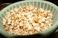 不会做爆米花怎么办,简单又好吃的爆米花教程