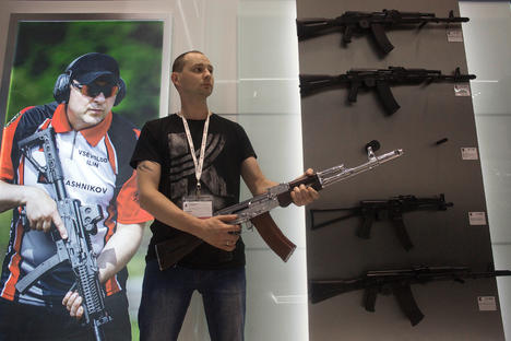 市场经济时代的AK，机场免税店可以买把真枪带回家