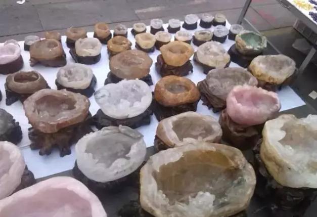 东海水晶哪个品种最好,白水晶和紫水晶哪个贵一些