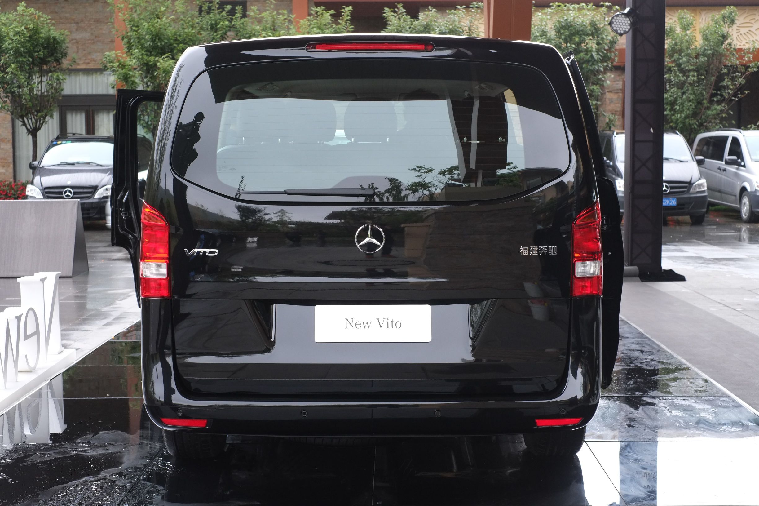 梅赛德斯奔驰威霆mpv,试驾20款奔驰威霆7座商务mpv