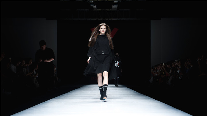 时尚播报┃X132星球时尚发布会自嗨到爆！