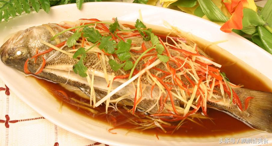 这样做的清蒸鱼肉质鲜嫩入口爽滑,色香味俱全的家常美味清蒸鱼