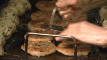 你可以查封取缔，但请别冷笑一个人34年的坚持