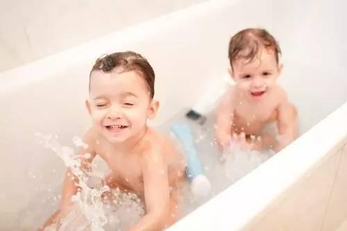 新生儿得了湿疹该怎么办,新生儿湿疹跟热疹的区别