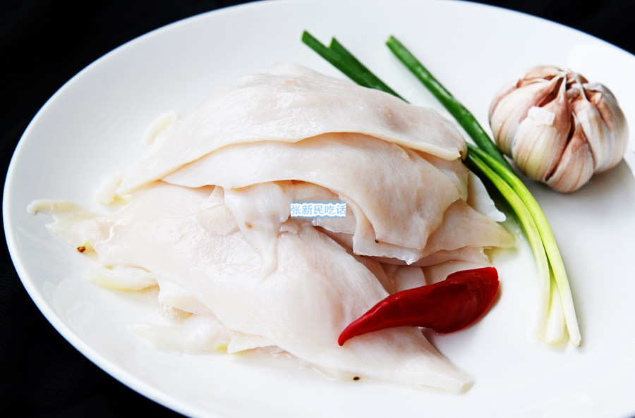 红螺也叫椰子涡螺，潮州旧志称其“壳红肉劲”，很考较厨师的工夫