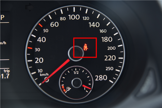 拒绝大宝剑不做无知小白仪表盘上亮起了红灯你还敢开车吗？