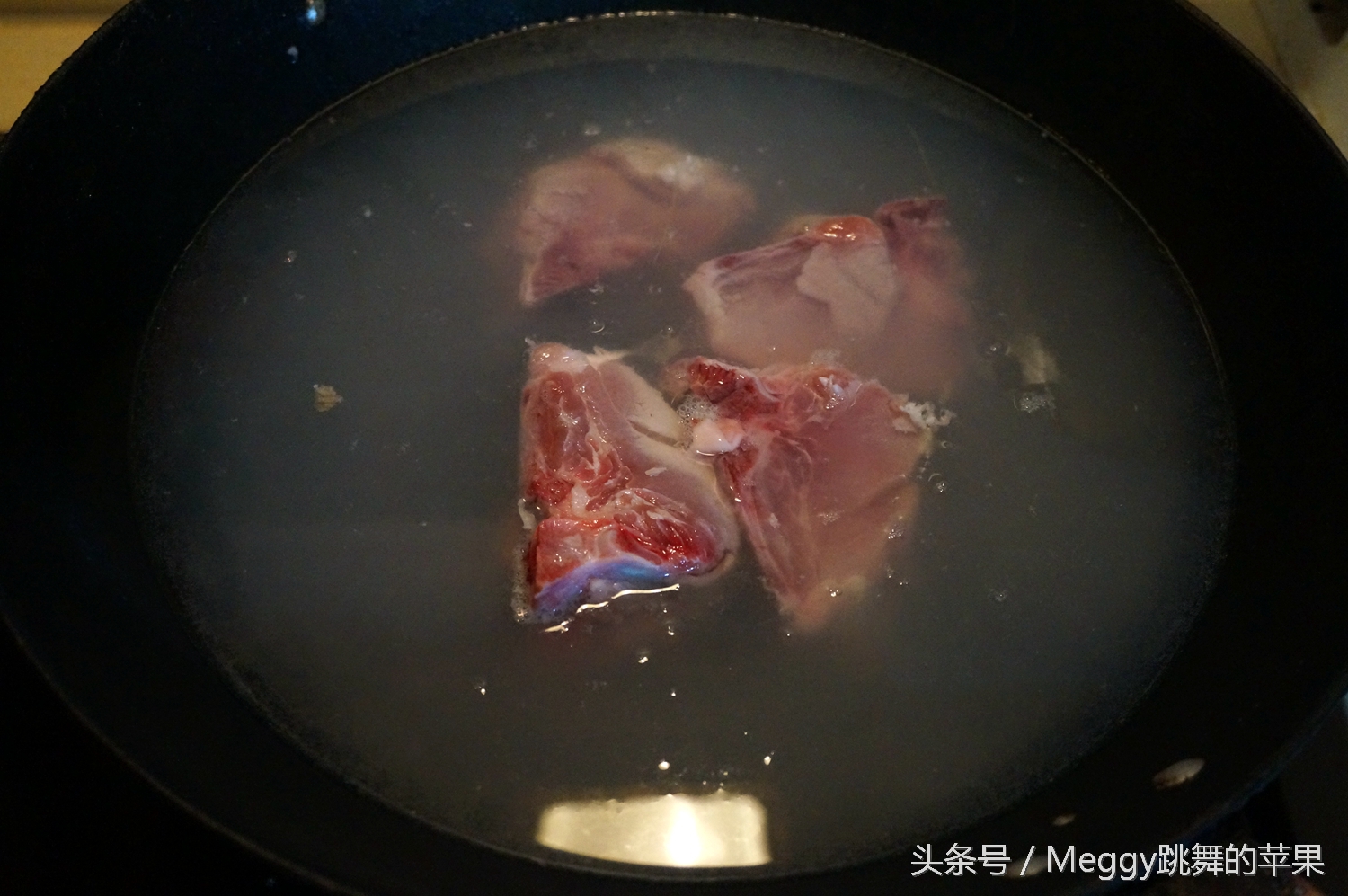 排骨汤里加蔬之鲜,排骨汤这样做全家人爱喝