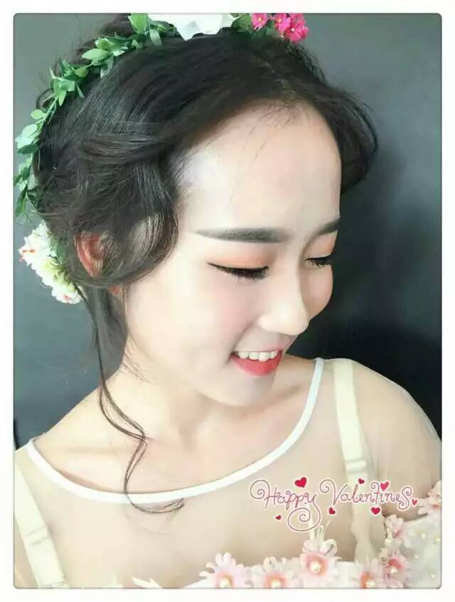 新娘发型怎么搭好看,凌乱发型新娘怎么搭配头饰