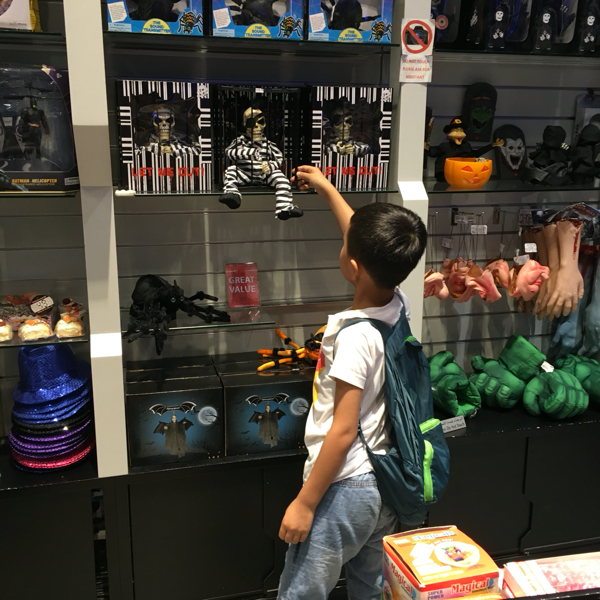 家记忆|迪拜MALL在孩子眼里的豪华：一望无际的玩具世界啊