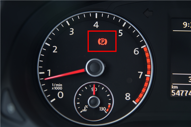 拒绝大宝剑不做无知小白仪表盘上亮起了红灯你还敢开车吗？