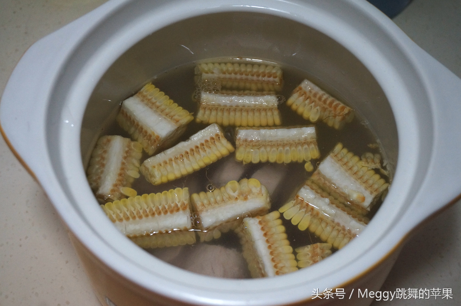 排骨汤里加蔬之鲜,排骨汤这样做全家人爱喝