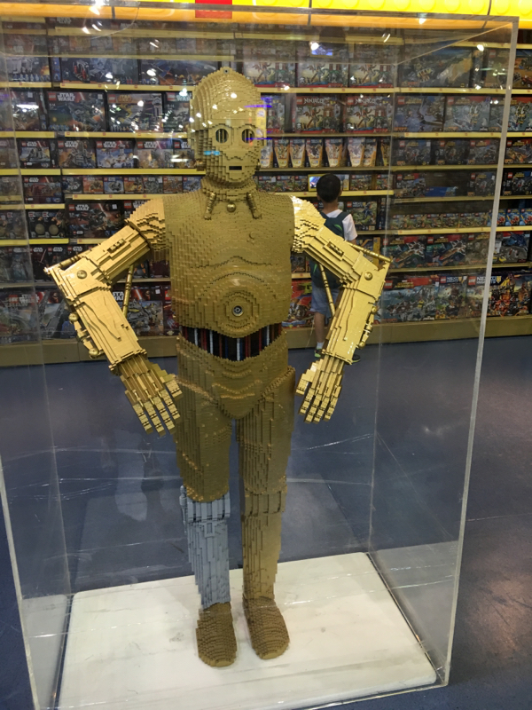 家记忆|迪拜MALL在孩子眼里的豪华：一望无际的玩具世界啊