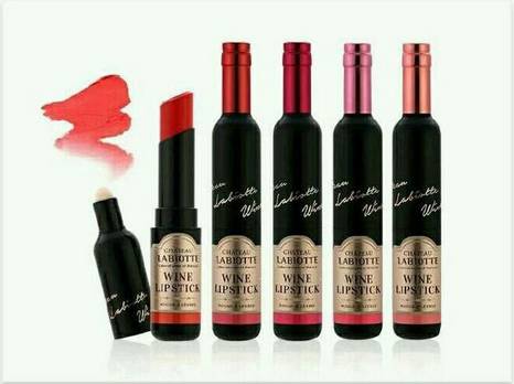 想要口红不掉色怎么定妆,想要口红更滋润