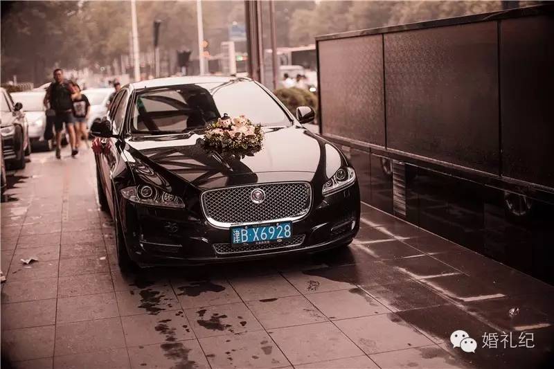 租个车队要大几千，问土豪朋友借婚车靠谱吗？