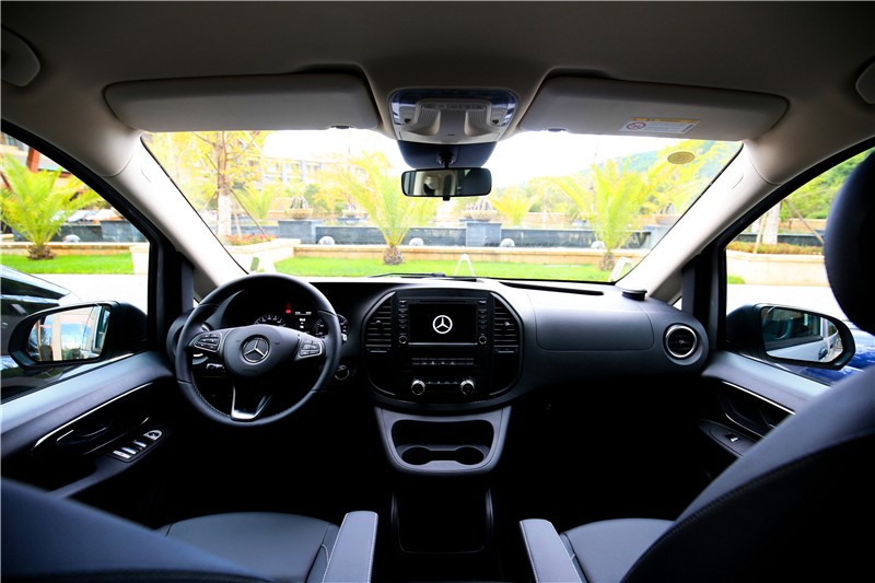 梅赛德斯奔驰威霆mpv,试驾20款奔驰威霆7座商务mpv