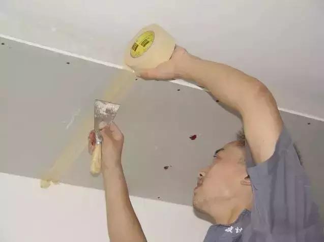 请描述一次处理预算超支的经验,预算超支了