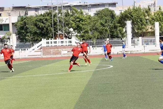 足球赛鸣哨开赛,公司足球赛开赛