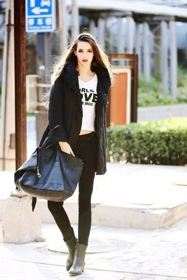 卫衣穿搭加校服,卫衣的最佳搭配方法