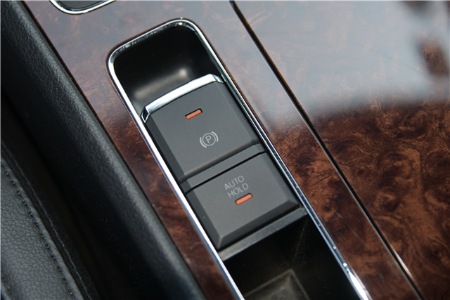 拒绝大宝剑不做无知小白仪表盘上亮起了红灯你还敢开车吗？