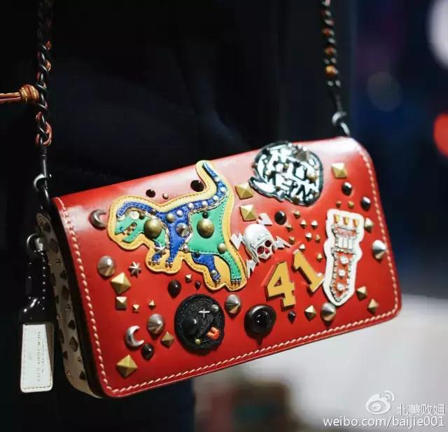 coach新款限定包又变热卖款,coach黑色火爆款