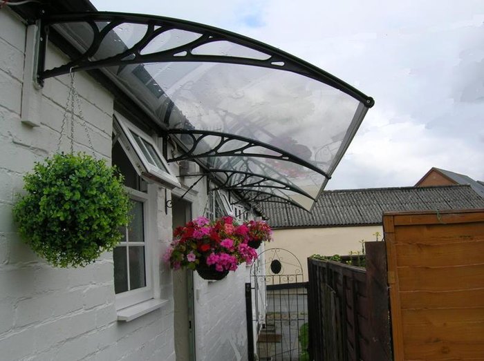 阳台装了防盗窗后怎么装遮雨棚,阳台封窗上沿了还有必要装雨棚吗