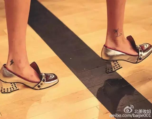 coach新款限定包又变热卖款,coach黑色火爆款